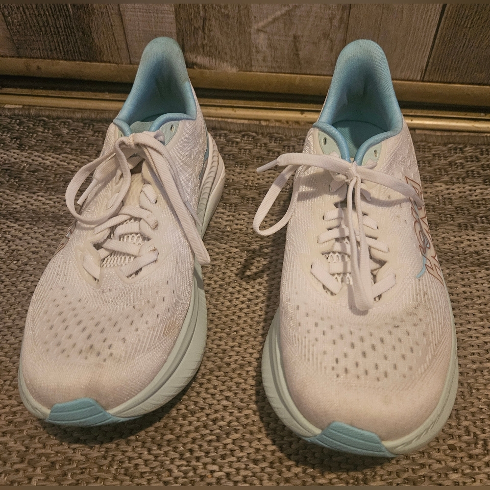 HOKA Mach 6 Womens Shoes. Frost/Rose Gold. 8.5